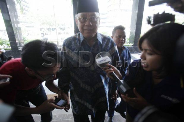 Wisma Atlet, Politikus...