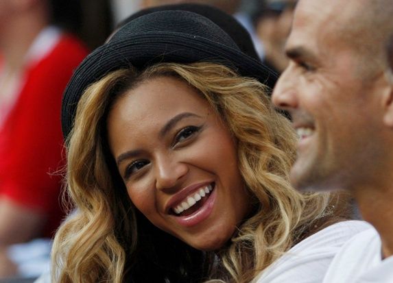 Beyonce Penyanyi Berpendapatan...