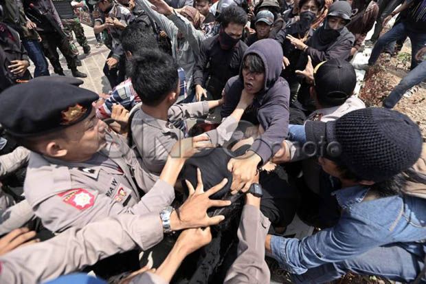 Tolak Kenaikan BBM,...