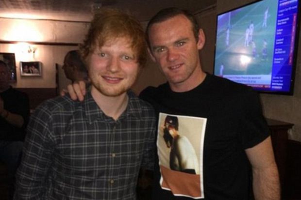 Rooney Nyanyikan Lagu...