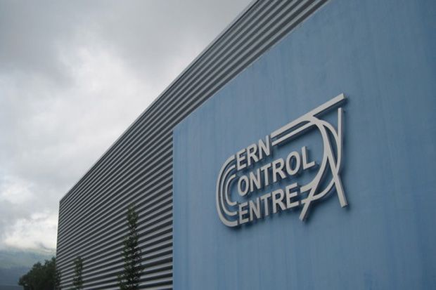 CERN: Penyimpanan Data...