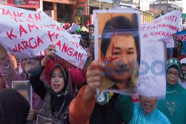 Warga Blokade Jalur...
