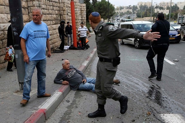 Warga Palestina Tabrak...