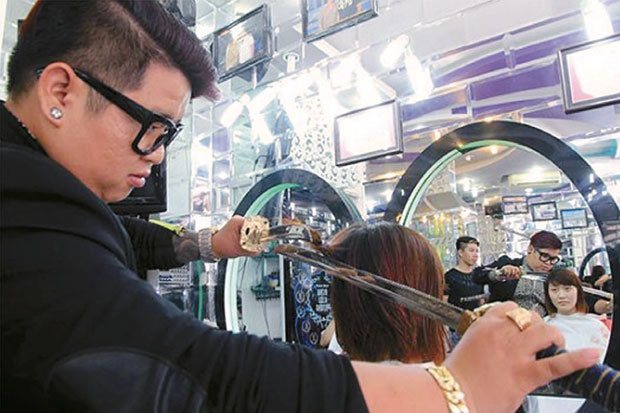 Pangkas Rambut dengan...