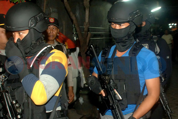 Polisi Kejar Anggota...