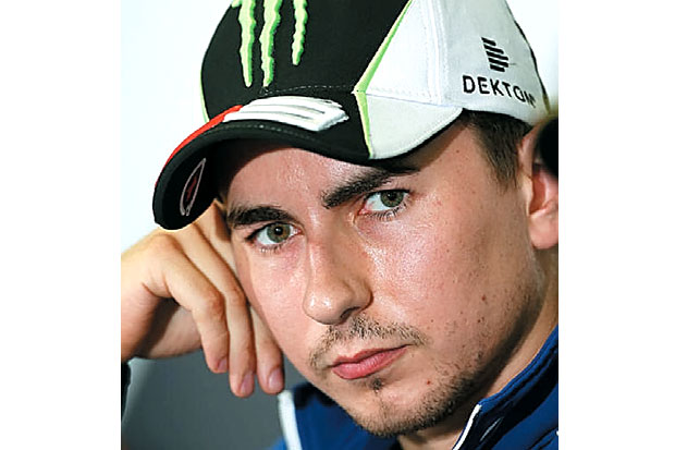 Lorenzo Enggan Terlempar