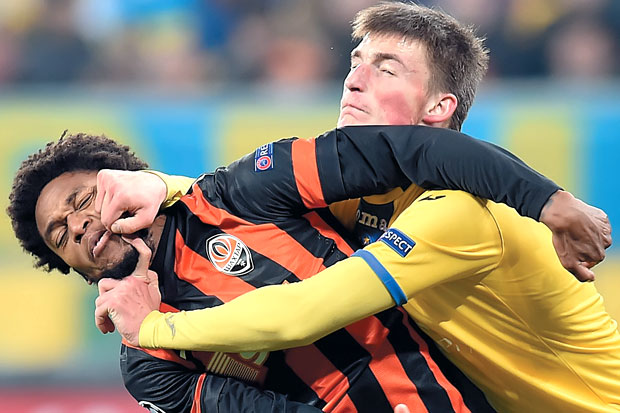 Luiz Adriano Layak Bela...