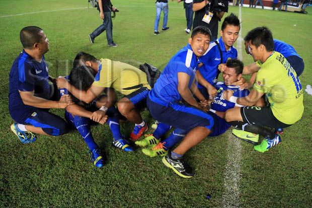 Sama Kuat, Persib v...