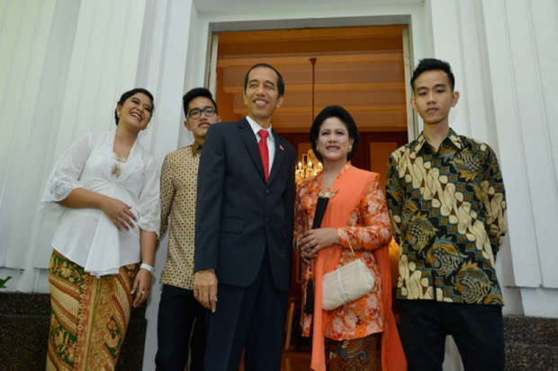 Jokowi Ajak Kahiyang...