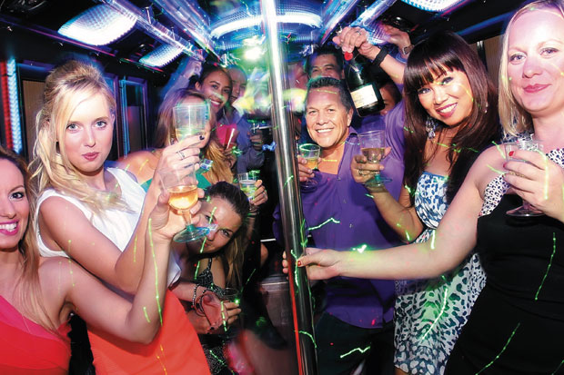 Party Hard di Dalam...