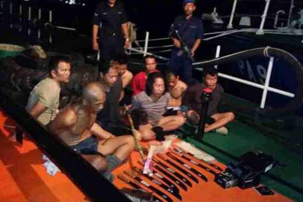 13 WNI Perompak Kapal...