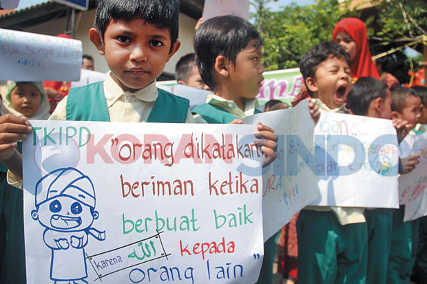 Jalan Sekolah Ditutup,...
