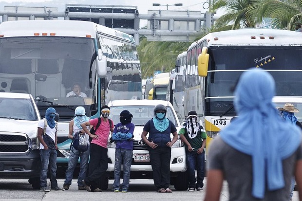 Protes Pembakaran 43...