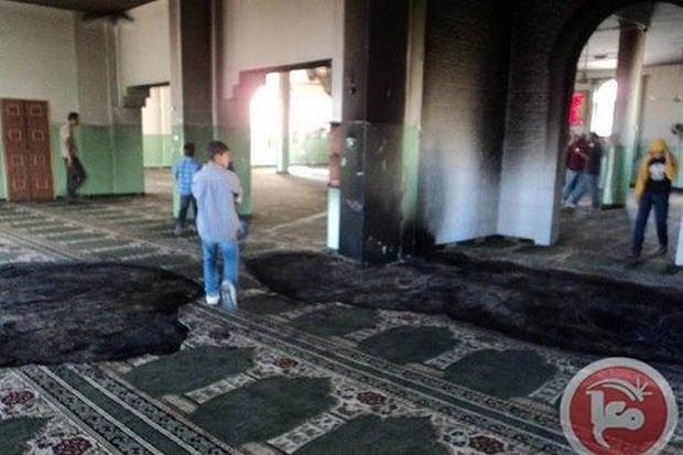 Masjid di Ramallah Dibakar,...