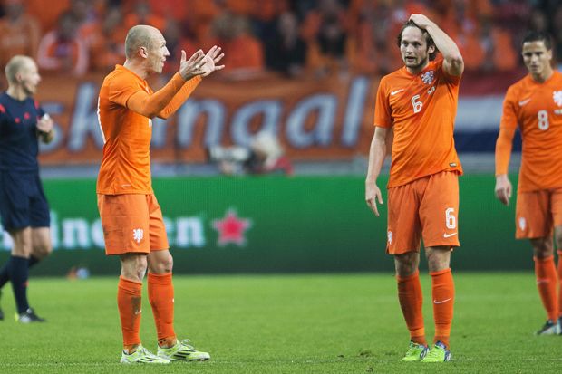 Robben Kecam Lini Belakang...