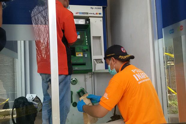 Satu ATM di Jalan Raya...