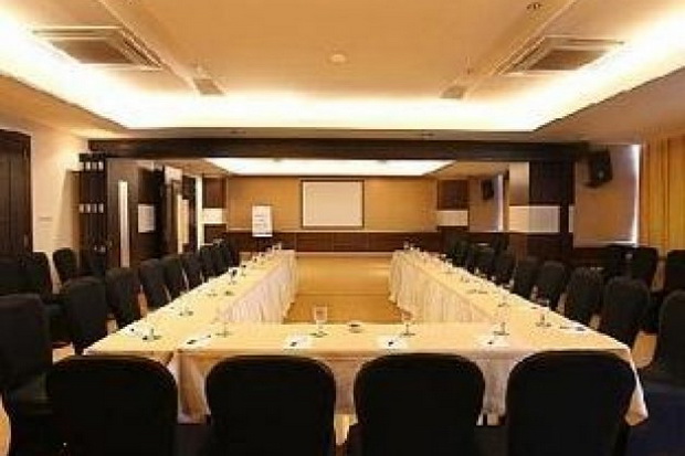 Larangan Rapat di Hotel,...