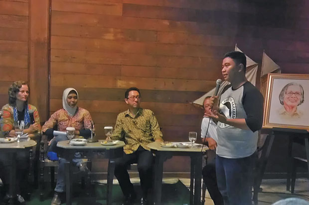 Identitas yang Kian...