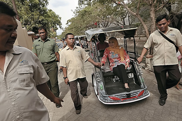 Naik Becak Motor dan...