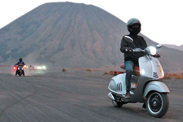 Vespa Ratusan Juta Membelah...