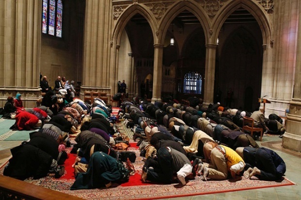 Umat Muslim AS Salat...
