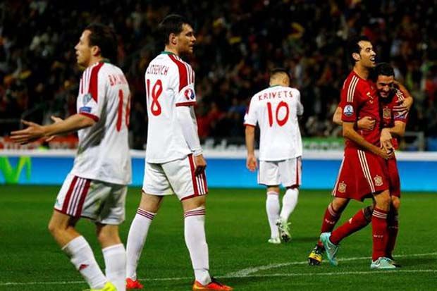 Banteng Spanyol Seruduk...