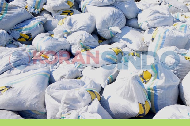 Ratusan Karung Sampah...