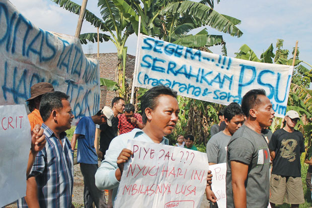 Warga Protes Air Crat-crit