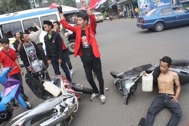 Tolak Kenaikan BBM,...