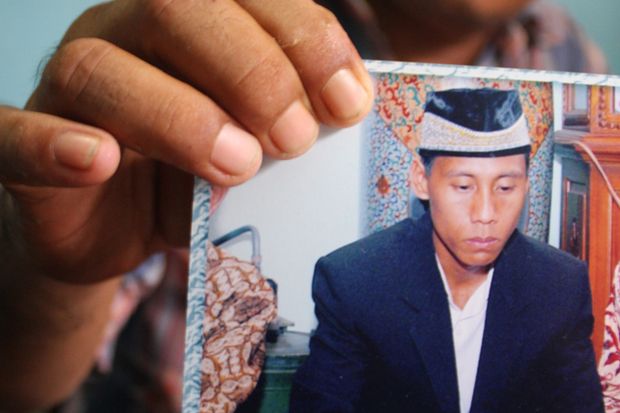 Mayat Tanpa Busana,...
