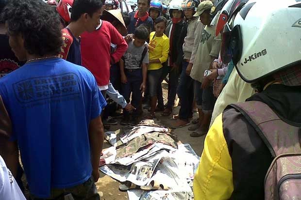 Truk Tabrak Becak Motor,...