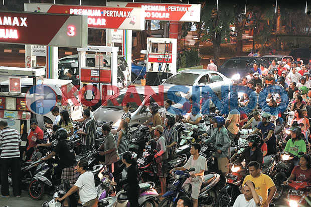 Premium Rp8.500, Solar...