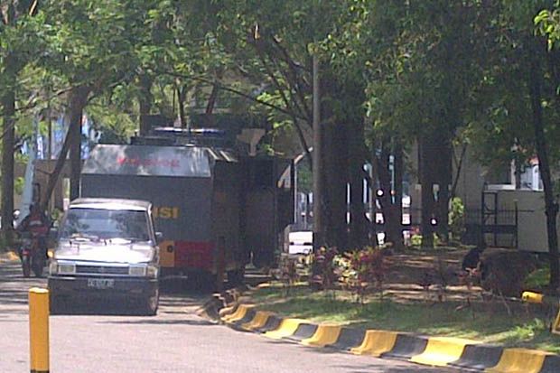 Pascabentrok, Kantor...