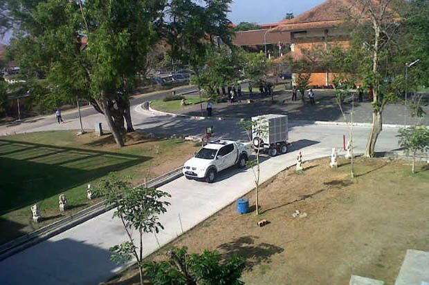 Gegana Amankan Bahan...