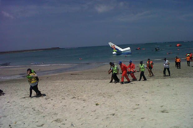 Pesawat Jalak Air Kecelakaan,...