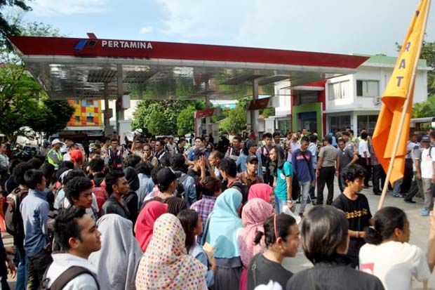 Protes BBM Naik, Mahasiswa...
