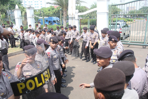 Jelang Pelantikan Ahok,...