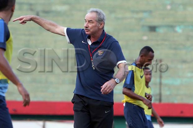 Alfred Riedl Ingin Lupakan...