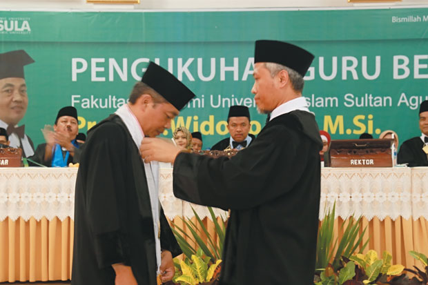 Setahun, Gubes Wajib...