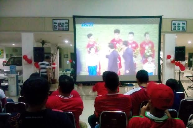 Suzuki Gelar Nonton...