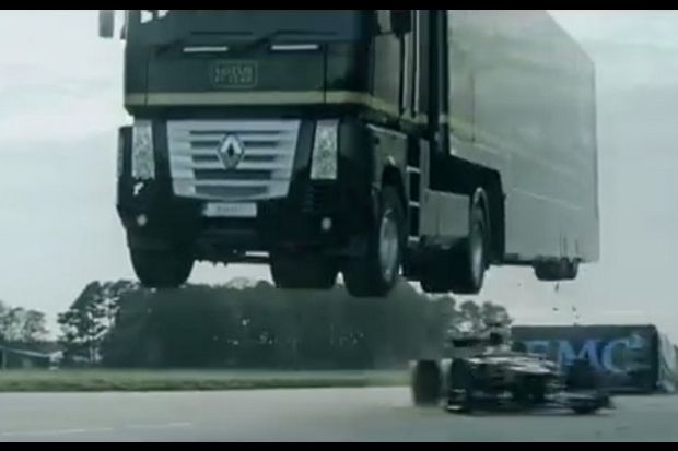 Rekor Dunia Truk Lompati...