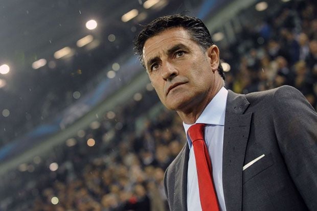 Pelatih Olympiakos Pegang...