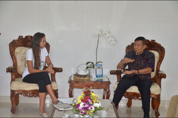 Dua Bocah Bali Kampanye...