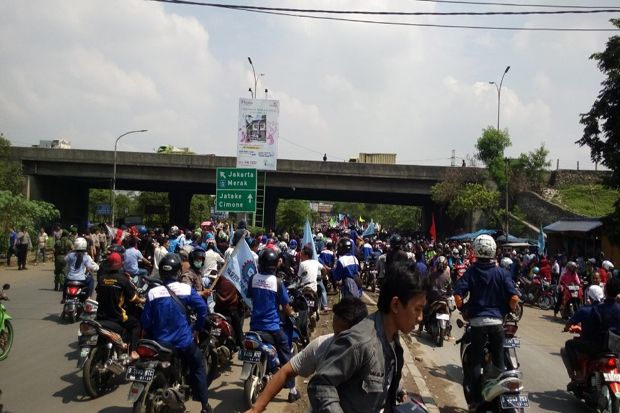 Water Canon Hadir, Blokade...