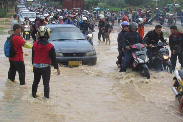 Banjir, Jalan R Suprapto...