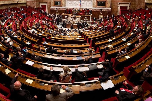 DPR Prancis Berdebat...