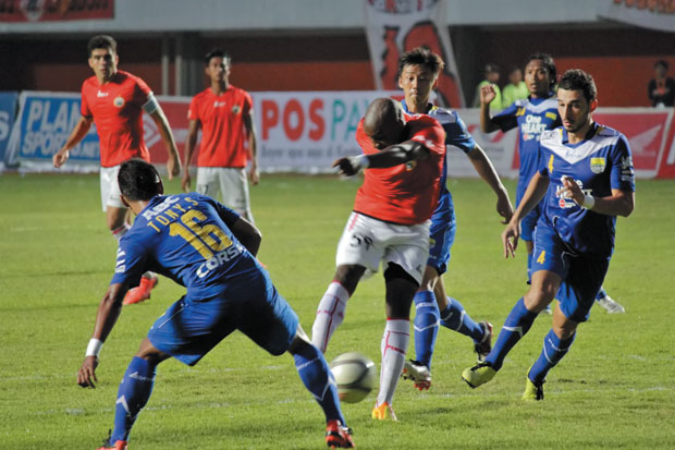 Empat Tim Mundur