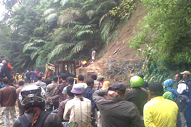 Longsor Terjang 8 Kecamatan