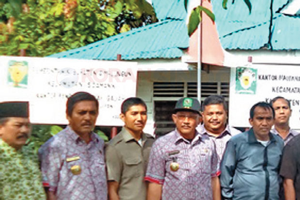 Bupati JR Saragih Bantu...
