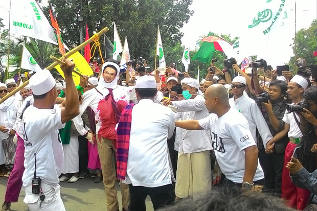 Demo GMJ, Ahok Ditombak...
